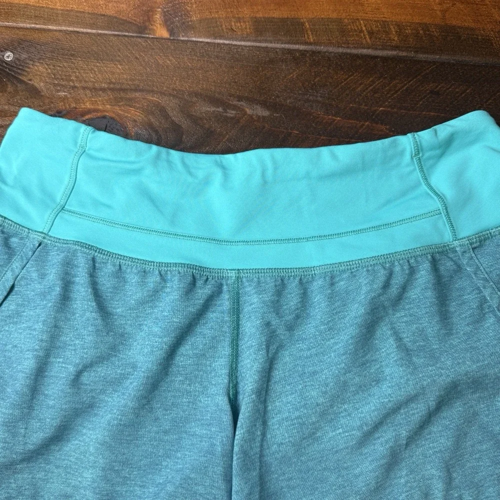 Lululemon Shorts Women's 4 Blue Teal‎ Running 4 Inseam Zip Pocket Lined